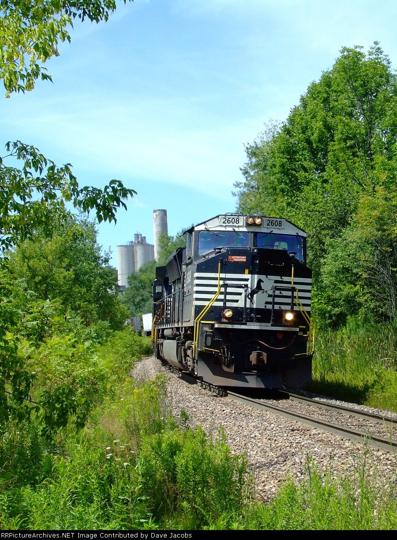NS 2608 heads 168 past the Howe Cavern mine